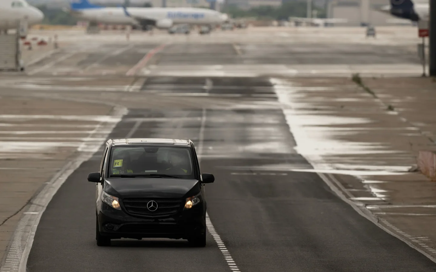 Airport & Crew Sprinter photo 1
