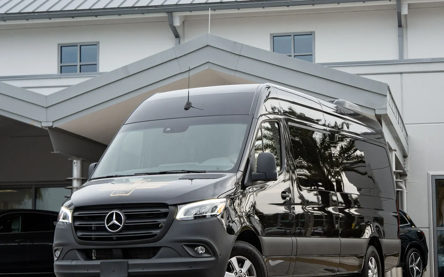 Mercedes-Benz Sprinter 15 Passenger photo 1