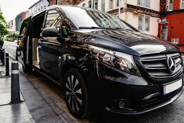 Mercedes-Benz V-Class Executive 7 Passenger
