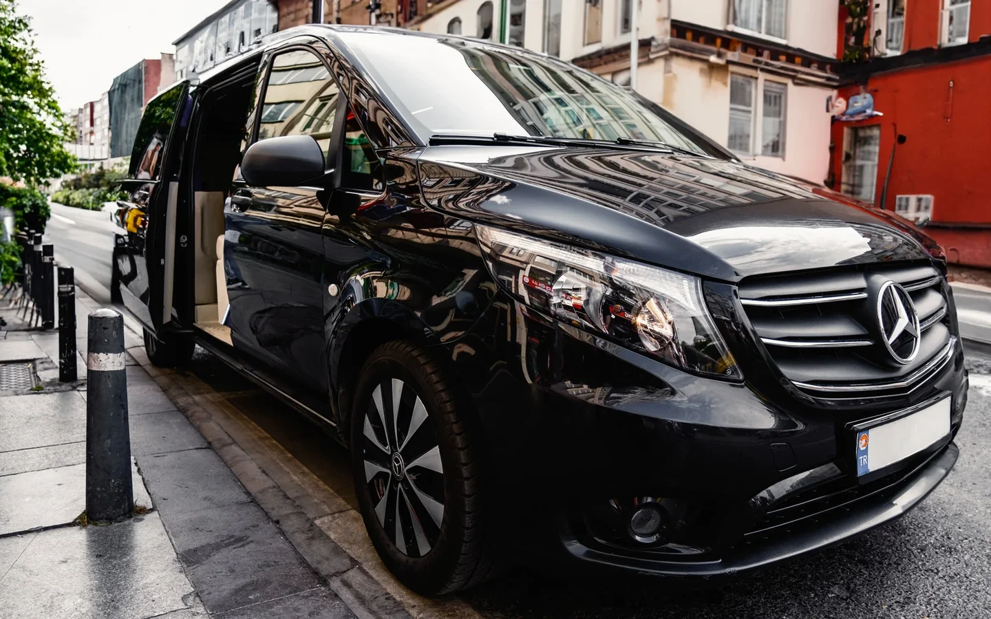 Mercedes-Benz V-Class Executive 7 Passenger photo 1